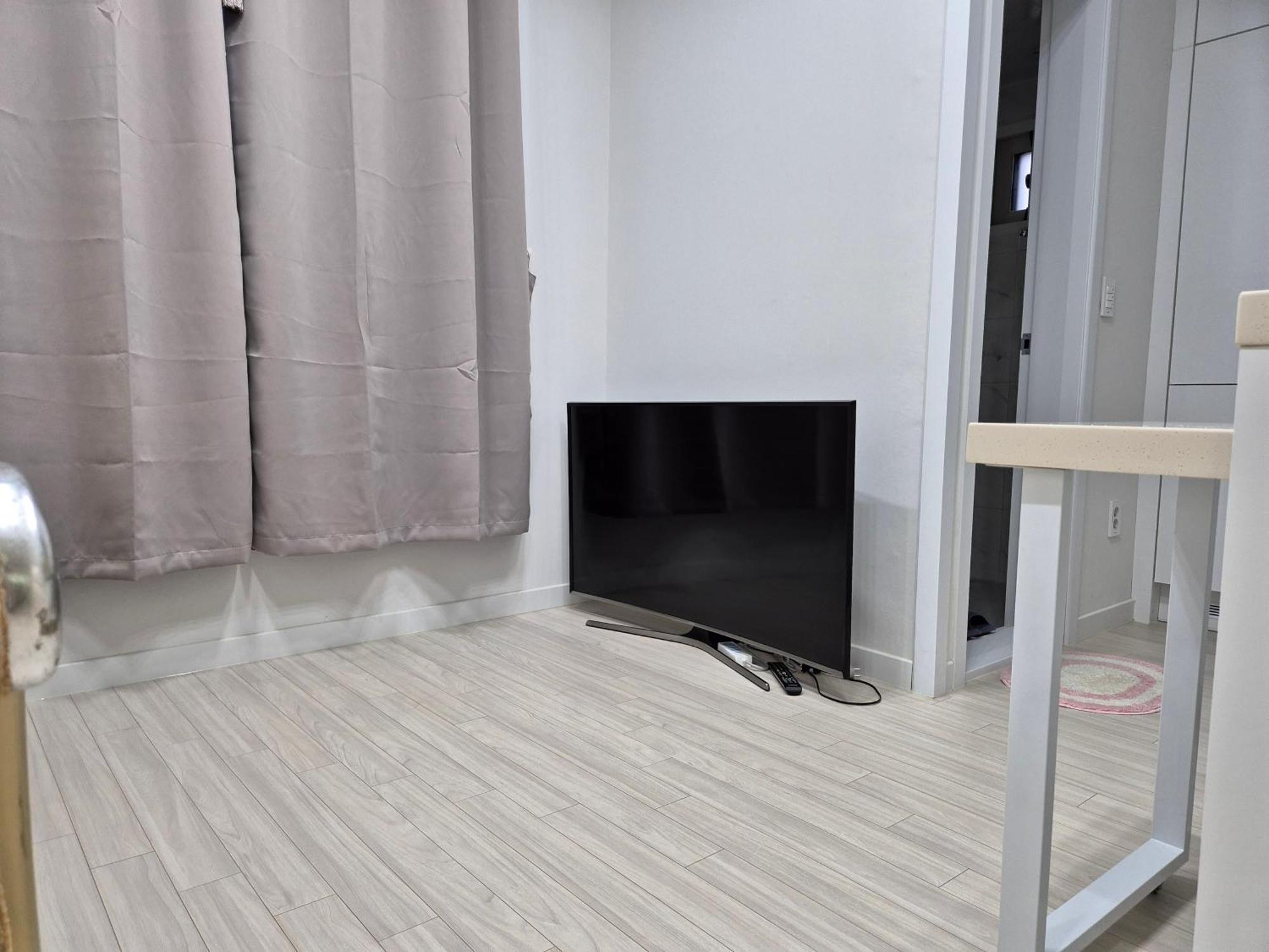 Villa 더팰리스 서울 중심 고려대역 5분 신축 방2개 침대2개 거실 602 Seoul